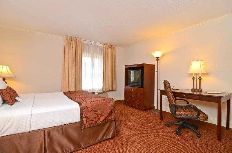 Red Roof Inn & Suites Хазлтон Номер фото