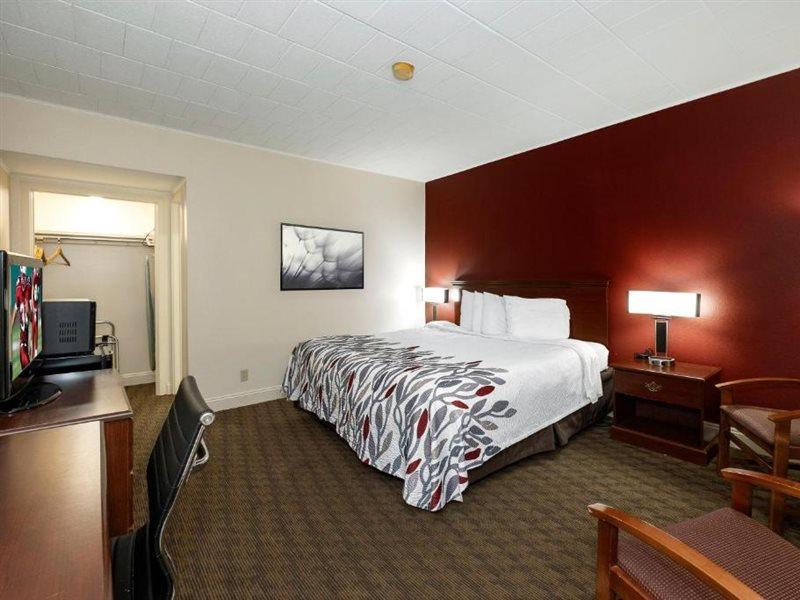 Red Roof Inn & Suites Хазлтон Экстерьер фото